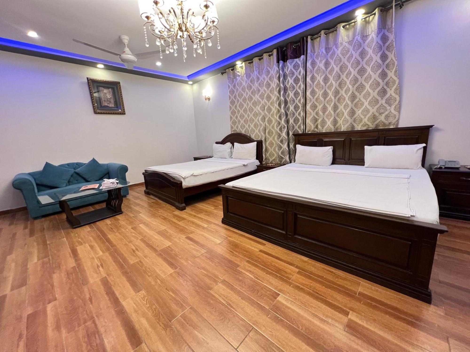 Imperial Lodges Family Guest House Исламабад Экстерьер фото