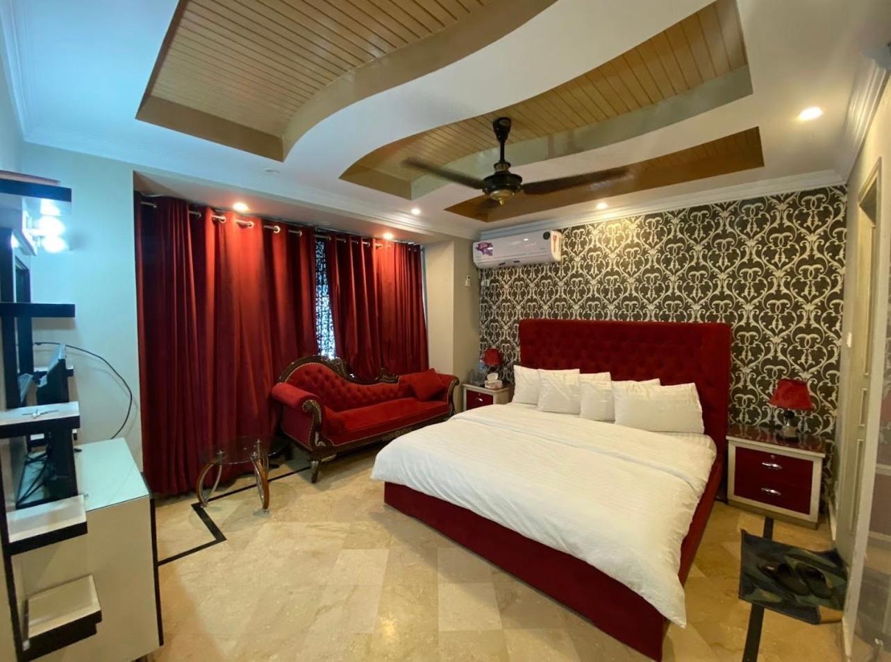 Imperial Lodges Family Guest House Исламабад Экстерьер фото